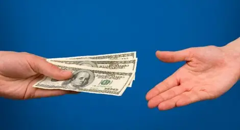 Слагат таван от 60% на лихвите по бързите заеми Слагат таван от 60% на лихвите по бързите заеми