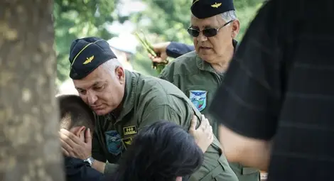 Стотици изпратиха пилотите, загинали край Крумово