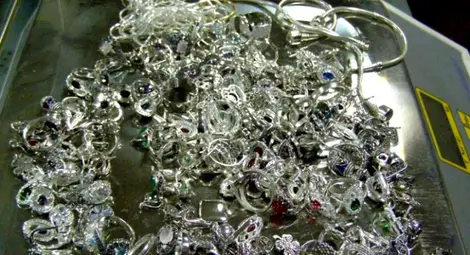 Турски автобус превърнат в мобилен склад за сребро и цигари