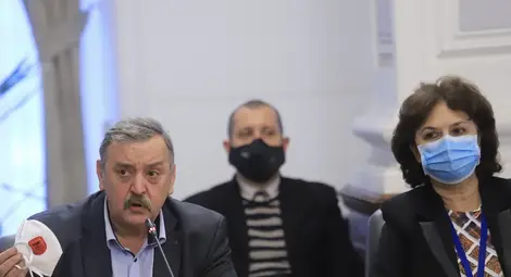 Кантарджиев: Ползвайте маските, те ще ви опазят, да се правят и антигенни тестове