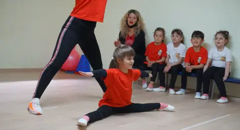 Откриха обновения физкултурен салон в русенската детска градина &bdquo;Зора&ldquo; /галерия/