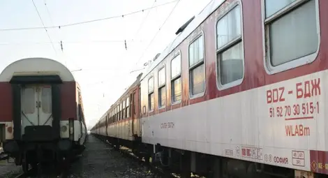 БДЖ пуска допълнителни вагони за 190 влака по празниците - вижте точно кога и по кои направления