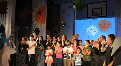 "Извън рамките" на Комплекса за социални услуги предлага толерантност и приятелство вместо отчуждението и страха