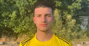 Фенове: Защо изпускаме Джан? Друг глас: Защото му липсва бързина