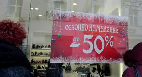 Проверките за некоректни намаления на цените продължават и след празниците