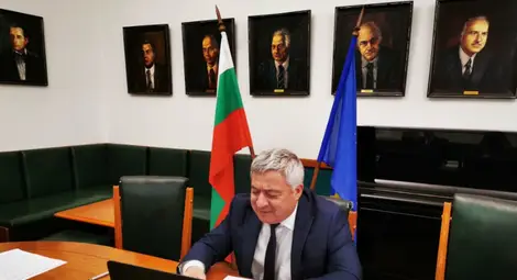 Проф.Белоев с благодарствено писмо от ректора на Казахския национален аграрен университет /галерия/