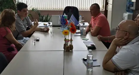 ГЕРБ търси количка за четиризнаците