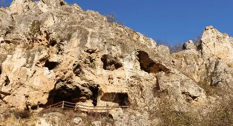 Български и румънски свещеници служат литургия в памет на Св. Теофана Басараб в събота