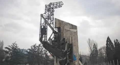 Съдът разреши местенето на паметника пред НДК