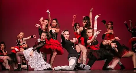 Балет &bdquo;Импулс&ldquo; подари концерт на 8 танцьорки абитуриентки