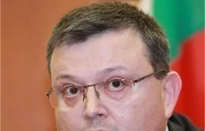 Цацаров към Сидеров: Нямам като Вашия имунитет