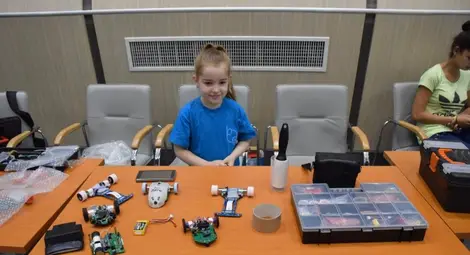 Наградиха най-добрите майстори на роботи Наградиха най-добрите майстори на роботи