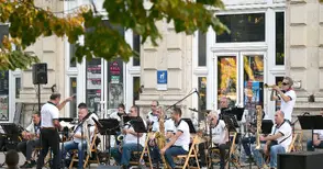 „Сцена под звездите“ кани на концерти, театър, изложби и кино под открито небе