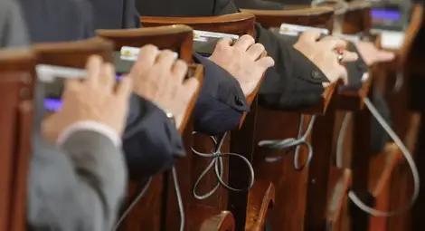 Депутатите решиха забраната за пушене в заведения да остане