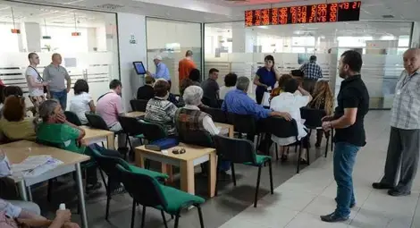 По 200 декларации на час приемаха вчера данъчните