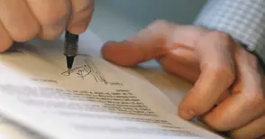 Измамник изкарал 185 000 лева с фалшив подпис на кмета Стоилов