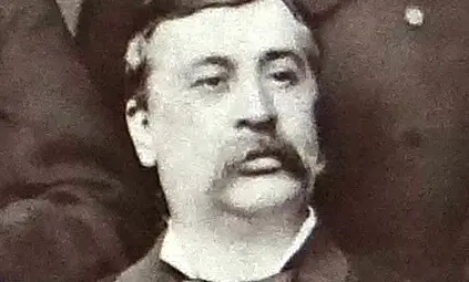 Стоил Попов, председател на русенския търговски съд. Част от обща фотография сред членовете на Русенския апелативен съд 80-те години на XIX в.