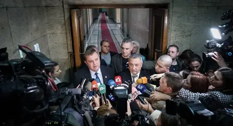 След Коалиционния съвет: Каракачанов против оставката на Валери Симеонов