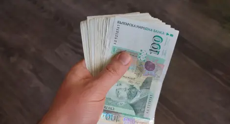 Смяна на местата: Катаджия отстранен от длъжност за предлагане на подкуп на колежка