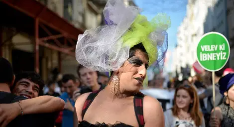 Турската полиция се разправи с гейпрайд в Истанбул /галерия/ Турската полиция се разправи с гейпрайд в Истанбул /галерия/