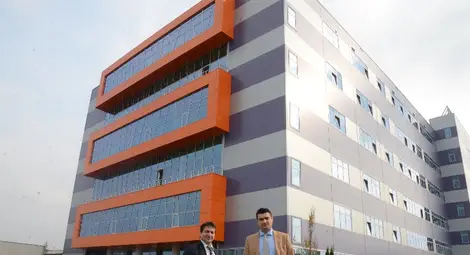 &bdquo;Топ Мен&ldquo; откри с хелоуински купон  супермодерна шивашка фабрика