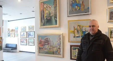 Традиционна живопис съжителства с модерни сюжети на &bdquo;Борисова&ldquo; 6