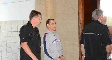 Щедър рецидивист на съд за пране на пари