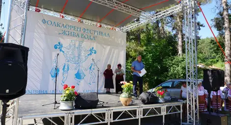 Фолклорният събор „Жива вода“ отново събра стотици хора от цялата страна в Каран Върбовка Фолклорният събор „Жива вода“ отново събра стотици хора от цялата страна в Каран Върбовка