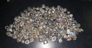 2 кг сребърни накити задържаха митничари в румънски автобус