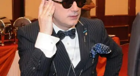 Натириха Денди от Виенския бал - ял и пил от чашите на гостите