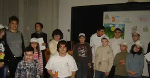 Деца със специални потребности пяха и декламираха в Деня на семейството