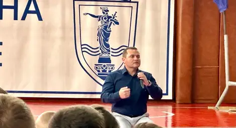 Открит разговор срещу агресията: Кметът Пенчо Милков се срещна с над 150 деца от бойните спортове в Русе