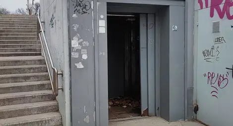 Съветник от ГЕРБ с въпроси за асансьора пред Арена Русе и данъчната служба