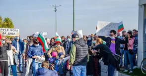 Протест блокира Дунав мост с искане за чист въздух