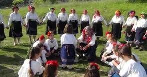 Млади сърца възкресиха обичая  ладуване в местността Бог баир