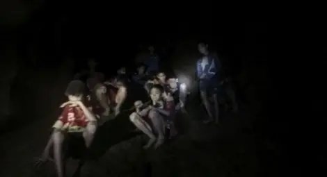 Провизии за 4 месеца и уроци по гмуркане за футболния отбор, блокиран в пещера