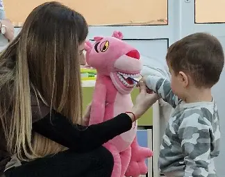 За първи път в Русе, за първи път в България: Пинко и Хипо помагат на д-р Йорданова в първия преглед от зъболекар на деца от 1 до 3 години