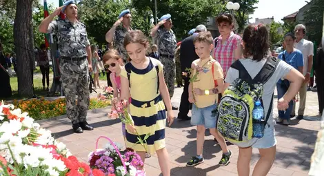 С първа церемония пред Мемориала на загиналите за свободата Русе почете Ботев