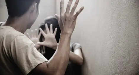 Млада жена се спасила на терасата след заплахи от съпруга на сестра си