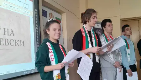 Клуб "Съхрани българското" в русенското училище "Възраждане" отбеляза 151-ата годишнина от гибелта на Левски /галерия/