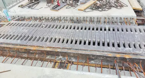 Монтирани са нови стоманобетонни пътни панели в отсечка с дължина 240 м на Дунав мост при Русе