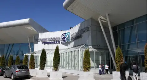 Пътнически самолет не успя да излети от София заради птици в единия двигател