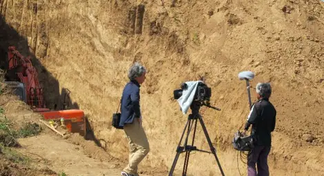 Японци снимат край Свещари филм за Омуртаговата могила и траките /галерия/ Японци снимат край Свещари филм за Омуртаговата могила и траките /галерия/