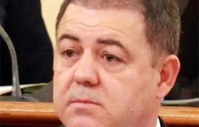 Министърът на отбраната предава агентурните досиета на военното разузнаване на комисията