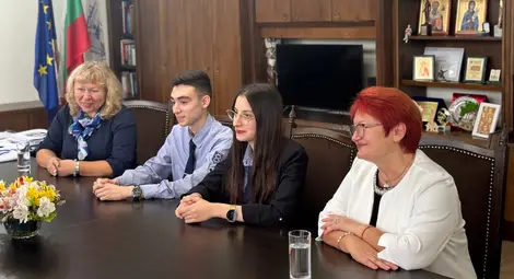 Пенчо Милков се срещна с учениците от русенската Математическа гимназия, участвали в &bdquo;Стани богат&ldquo;