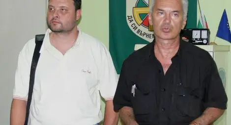 Среднощен екшън между хора на Валери Симеонов и Волен Сидеров в Бургас Среднощен екшън между хора на Валери Симеонов и Волен Сидеров в Бургас