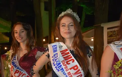 Новата Мис Русе: Има един предразсъдък, че хубавите момичета са глупави. Това исках да опровергая Новата Мис Русе: Има един предразсъдък, че хубавите момичета са глупави. Това исках да опровергая