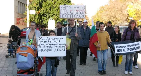 Японски туристи снимаха протеста срещу продажба на земя на чужденци