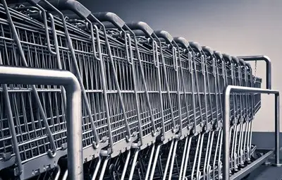 Маскиран като гард задигна близо половин милион лева от хипермаркет в Монтана