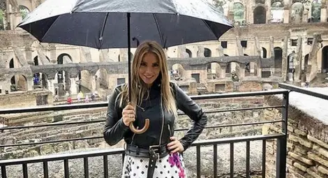 Фолкпевицата Емилия и годеникът ѝ са в болница след катастрофа